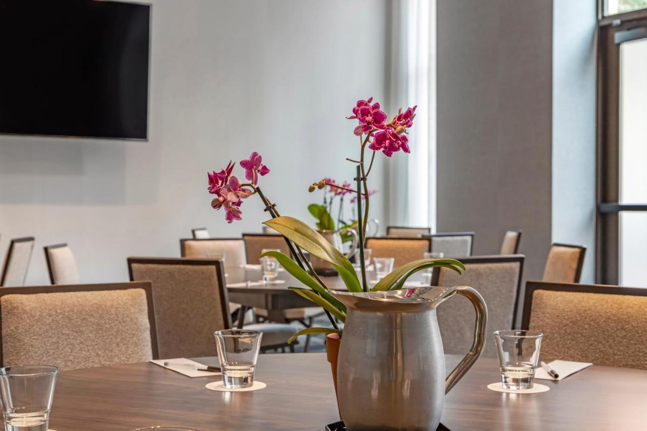 Cambria Hotel Savannah Downtown Historic District Экстерьер фото